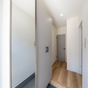 ENTRANCE02
