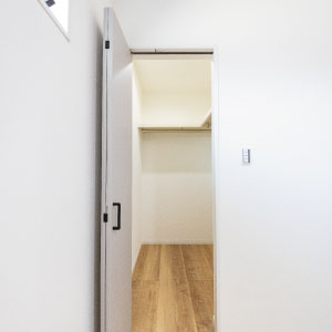 ROOM02